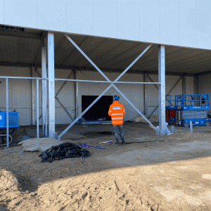 Vergelijking tussen cementgebonden en epoxy gietmortel voor het ondergieten van kolommen en machinefundaties