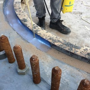 PAGEL O1 curing compound beschermt cementgebonden mortel tegen uitdroging en krimpscheuren