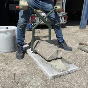 Verlijmen van betonbanden met PAGEL V14/40 en VH-Compakta – hechtbrug en stelmortel volgens aanbevolen werkwijze voor stevige voeg